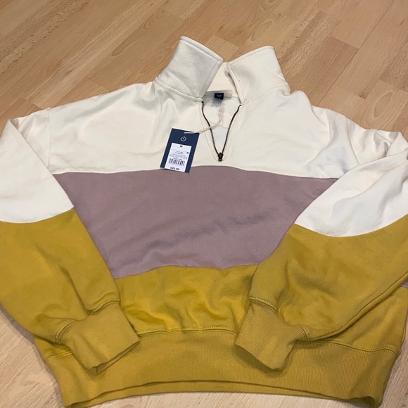 Universal Thread Tops - NWT Crop block color sweater